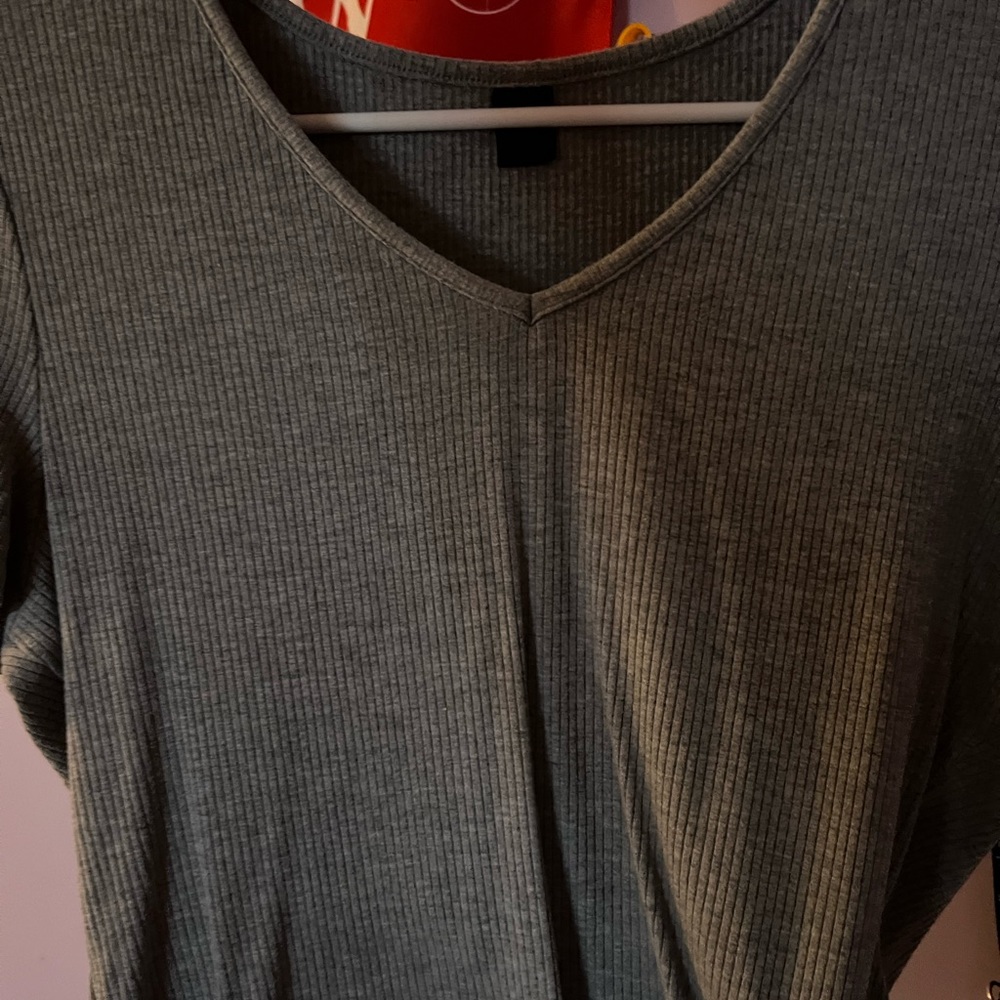Gray cropped shirt